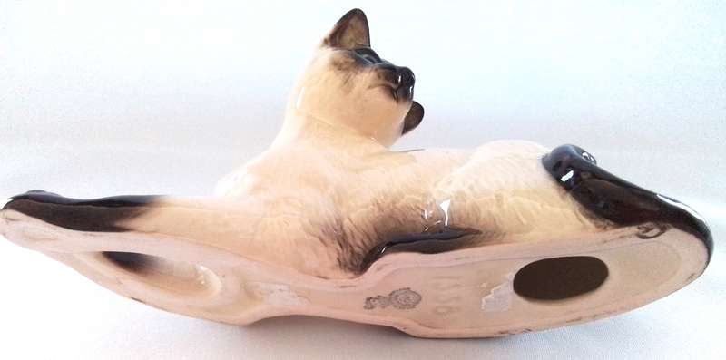ROYAL DOULTON  -  SIAMESE  CAT