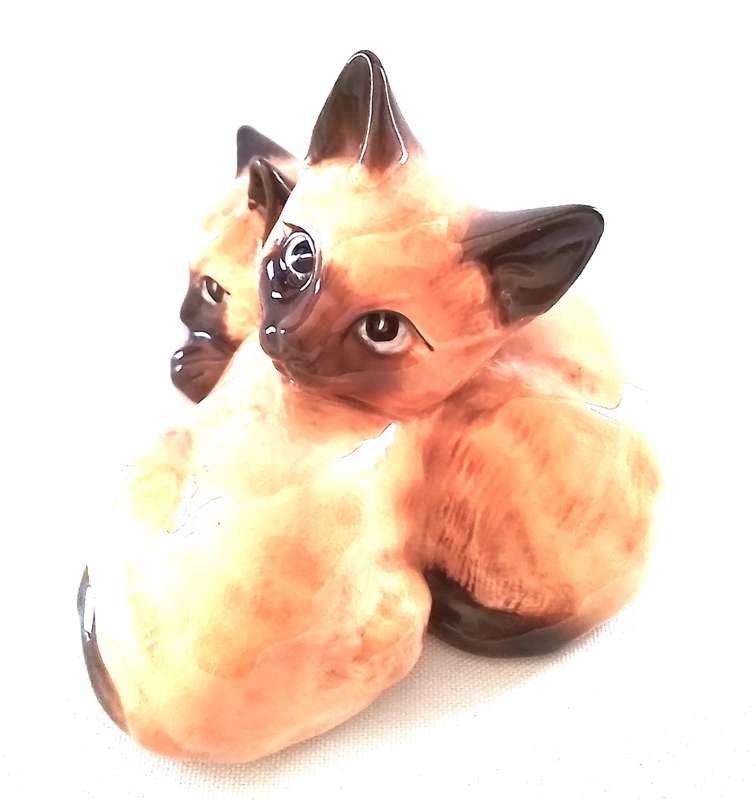 BESWICK KITTENS ON BASE