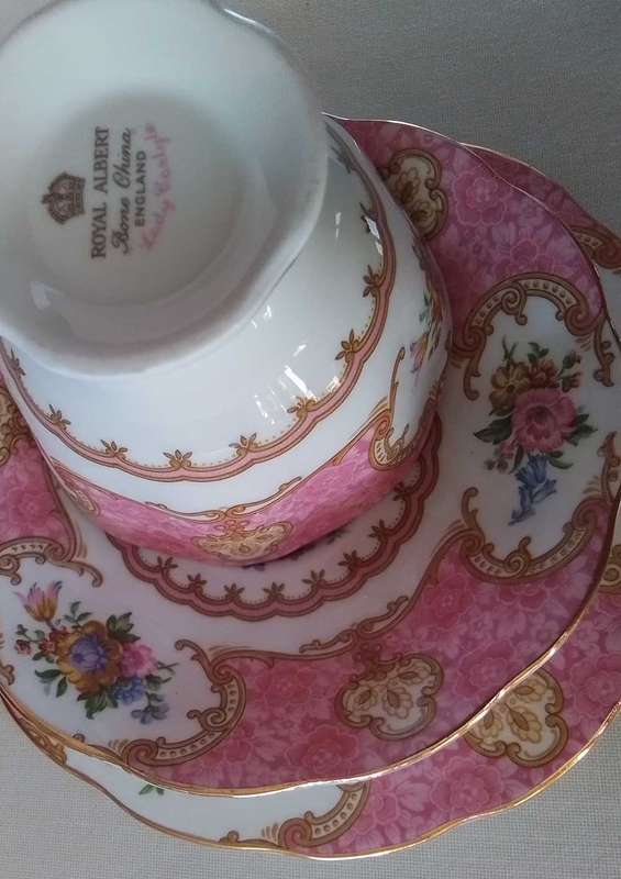 Royal Albert   -  LADY CARLYLE   -  TRIO