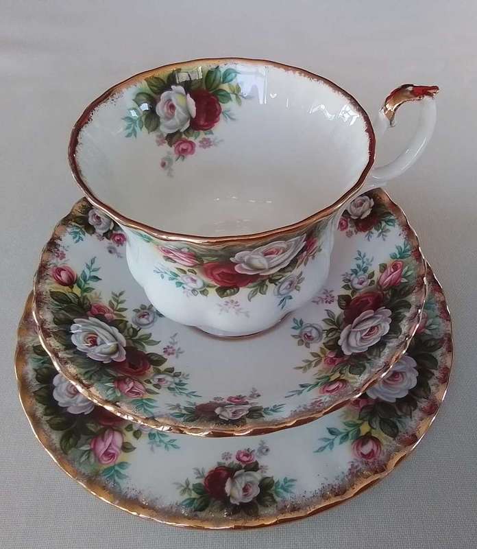 Royal Albert   -  CELEBRATION   -  TRIO
