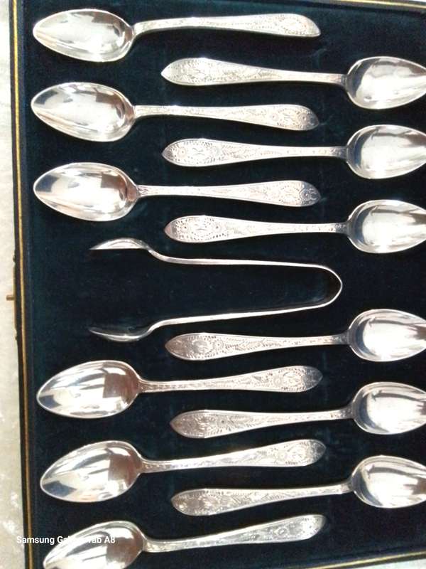 Birmingham  1894    -   Cased  Set  of  Coffee / Tea  Spoons