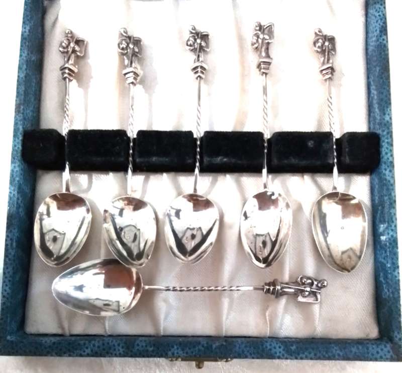Birmingham  1898  -   Cased  Set  of  Coffee Spoons  &  Tongs