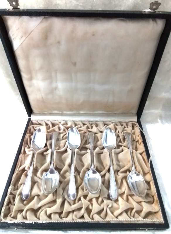 Sheffield  1882   -  Cased   Set 6  Large Tea Spoons