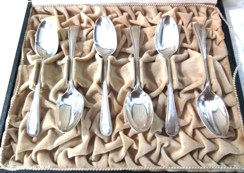 Sheffield  1882   -  Cased   Set 6  Large Tea Spoons