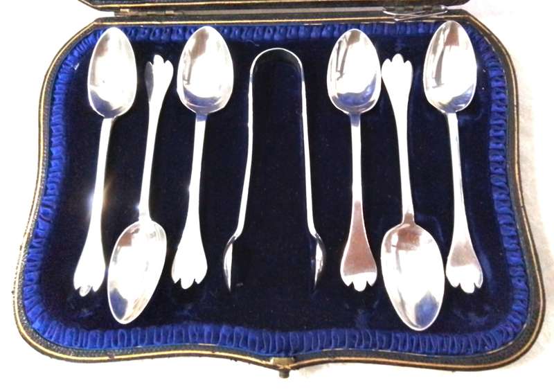 London  1900   -   Cased  Set  6  Tea Spoons & Tongs