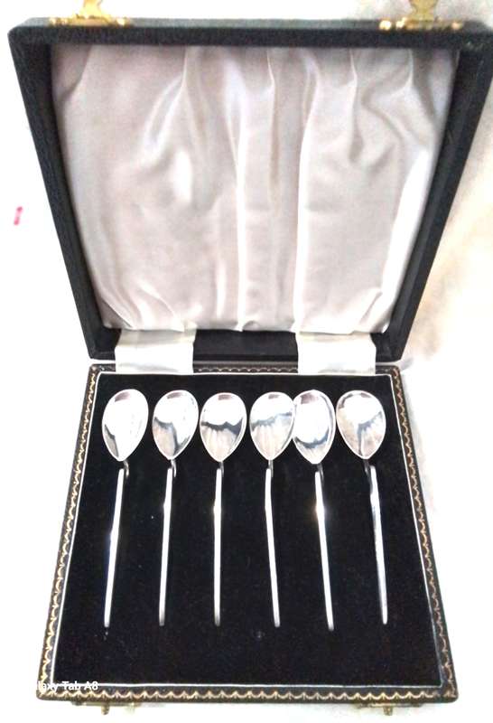 Birmingham  1959   -   Cased  Set  of  Coffee  Spoons