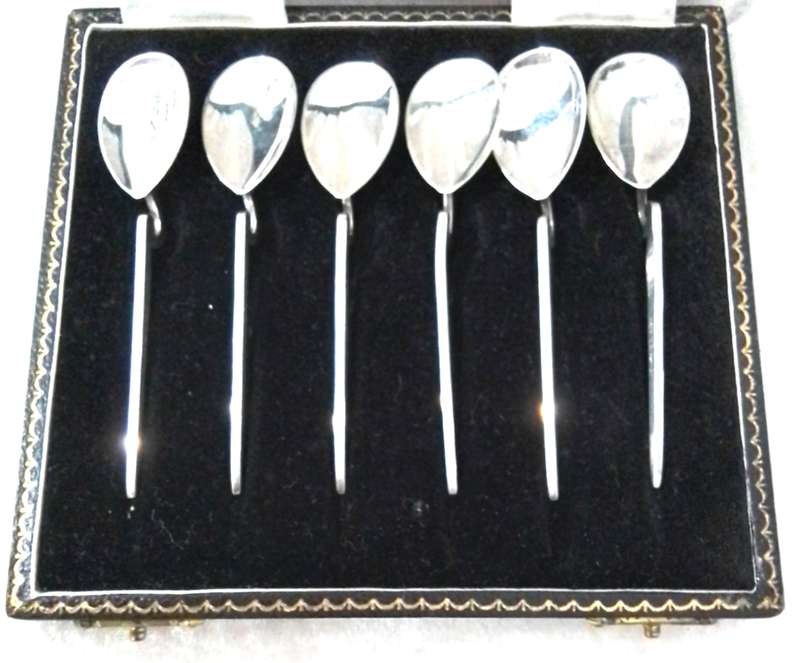 Birmingham  1959   -   Cased  Set  of  Coffee  Spoons