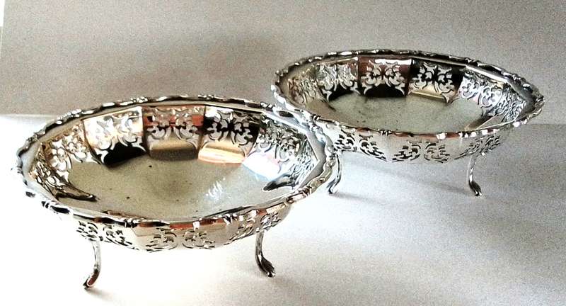 Birmingham  1959  -  Pair  -  Pierced  Footed  Bowls