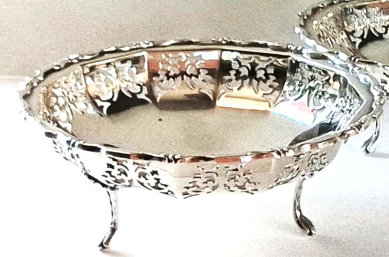 Birmingham  1959  -  Pair  -  Pierced  Footed  Bowls
