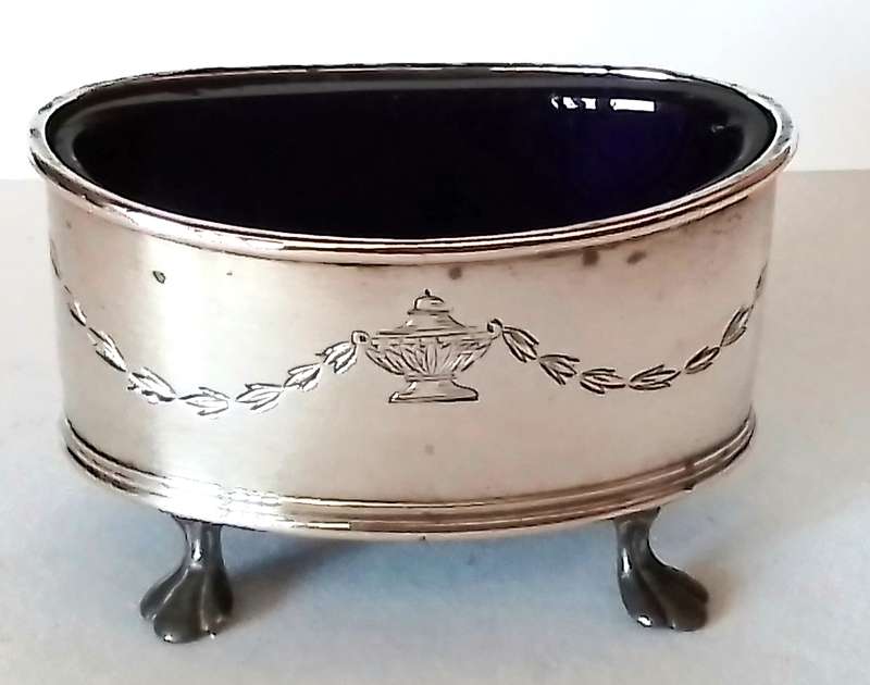 Birmingham  1918   Footed   Oval  open  Salt  with  blue  liner