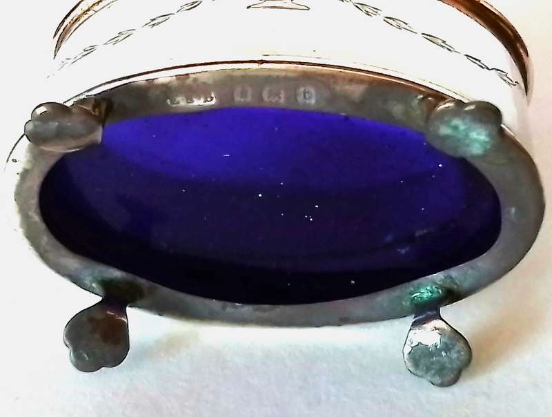 Birmingham  1918   Footed   Oval  open  Salt  with  blue  liner