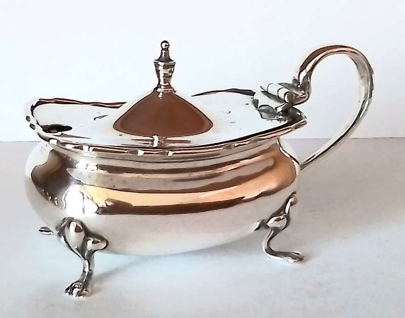Birmingham  1938  -  Footed / Lidded  Mustard  Pot  with  Liner