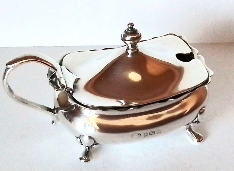 Birmingham  1929  -  Lidded  /  Footed  Mustard   Pot  / Liner
