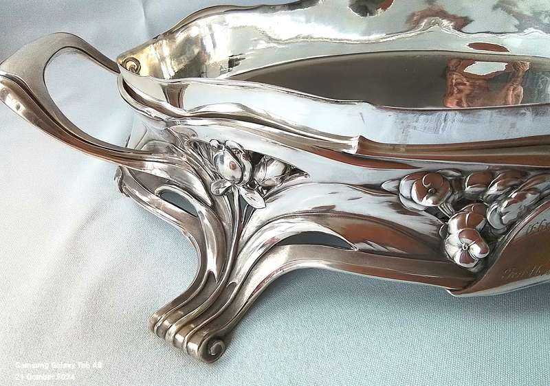 '800'  Silver  -  Art  Nouveau   -  Oval Footed  Relief  Dish with Plated Liner