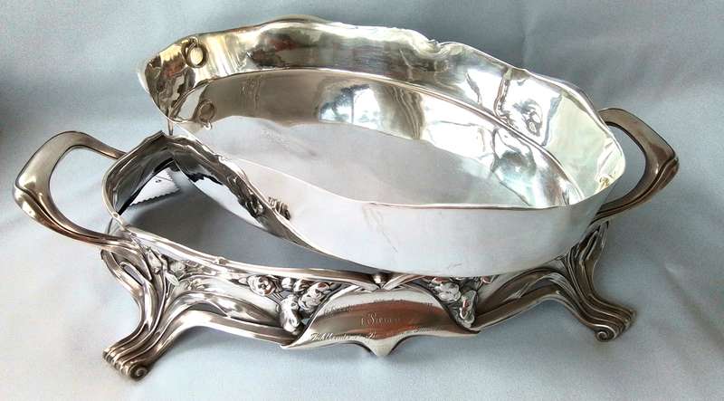 '800'  Silver  -  Art  Nouveau   -  Oval Footed  Relief  Dish with Plated Liner