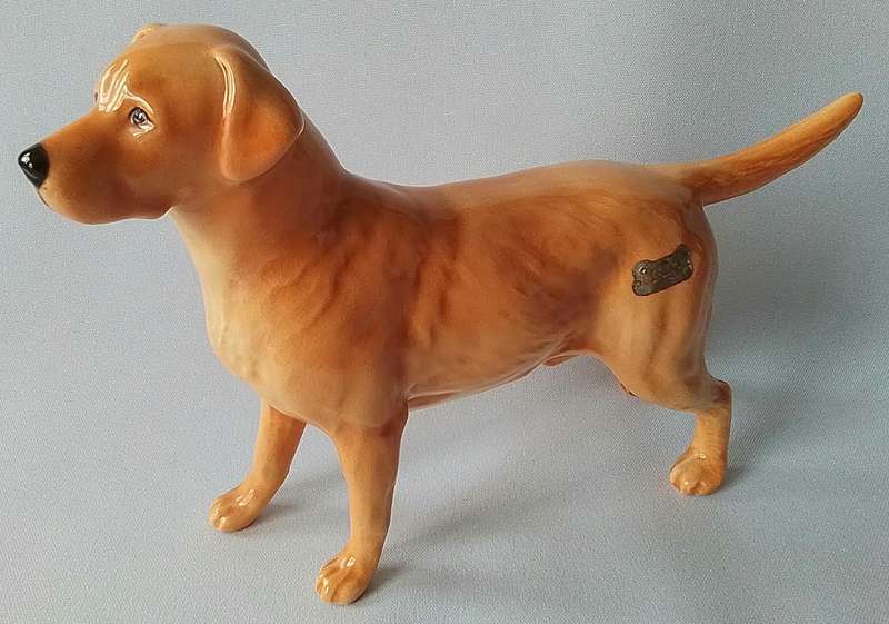 Beswick  -  Vintage  porcelain  -  Labrador  Dog  Figure