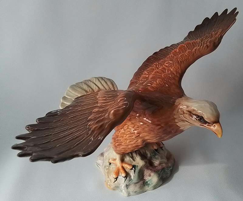 Beswick  -  Vintage porcelain Bird figure  -  Bald Eagle