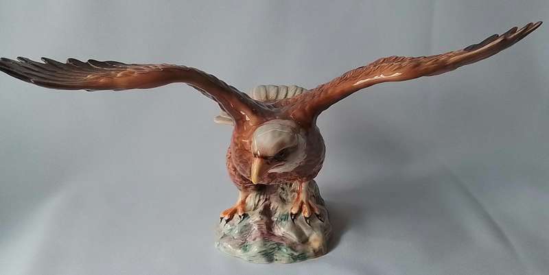 Beswick  -  Vintage porcelain Bird figure  -  Bald Eagle