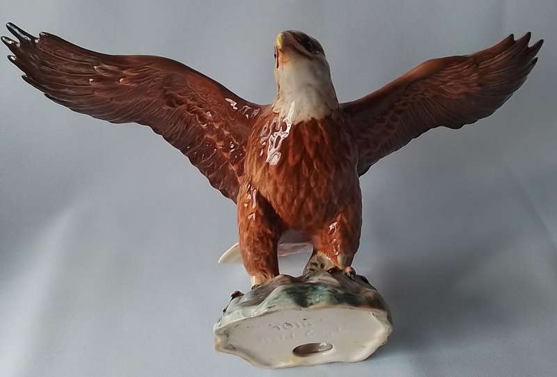 Beswick  -  Vintage porcelain Bird figure  -  Bald Eagle