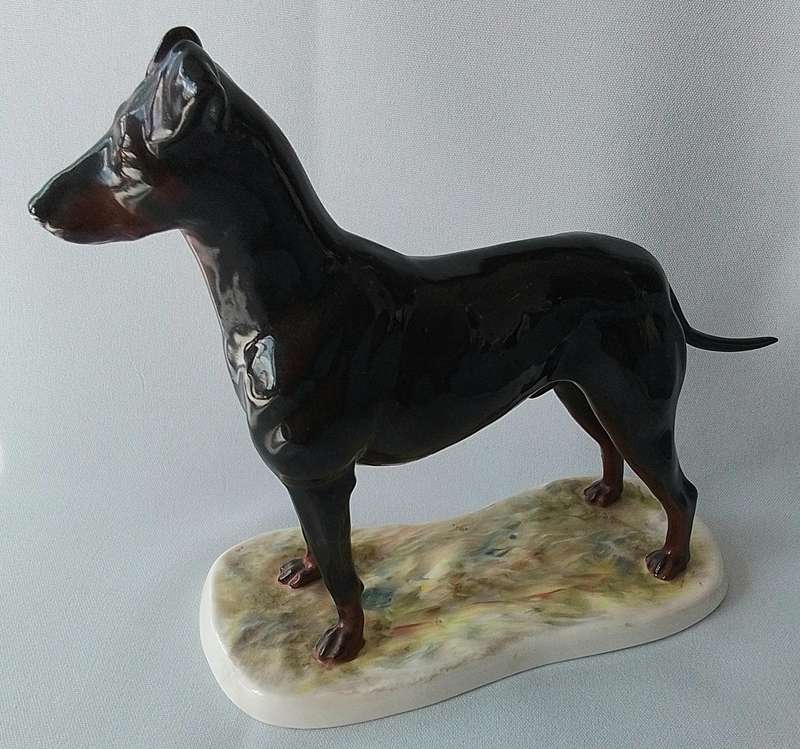 K G CRAFTS  -  Manchester  Terrier  -  Dog Figure on Base