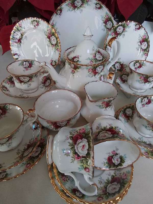 Royal Albert  -  23 pc CELEBRATION  -  Tea Set