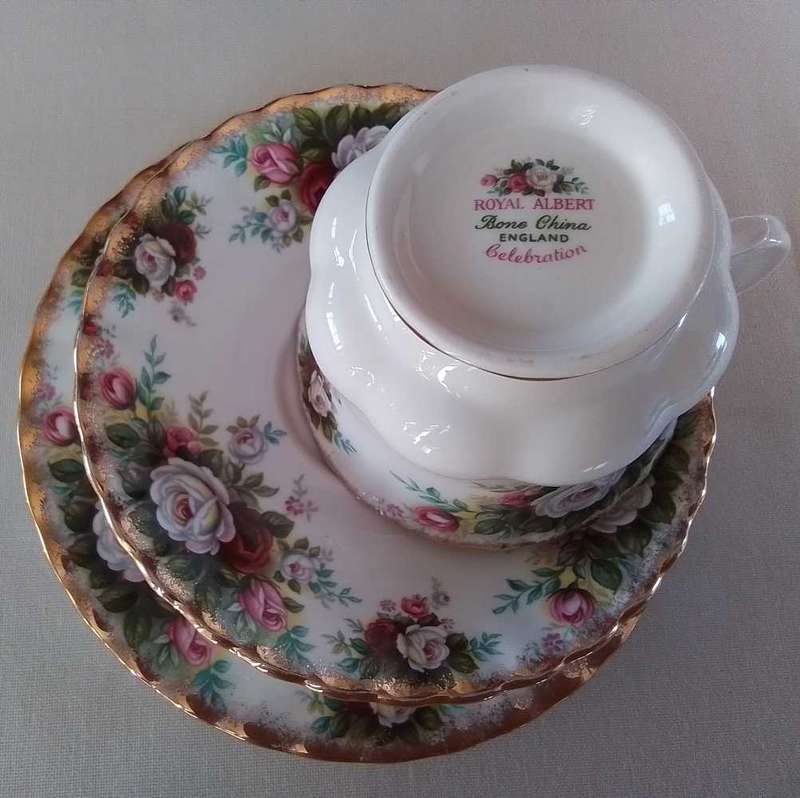 Royal Albert   -  CELEBRATION   -  TRIO
