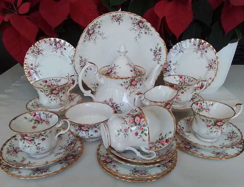 Royal Albert   -  COTTAGE GARDEN   -  23 pc Tea Set