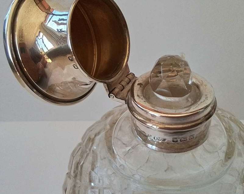 Birmingham  1922  -  Silver Top Perfume Bottle  [P6]