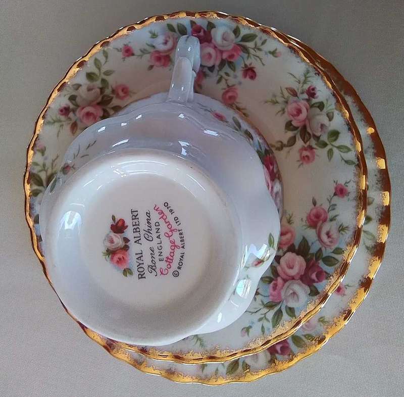 Royal Albert   -  Cottage Garden   -  Trio