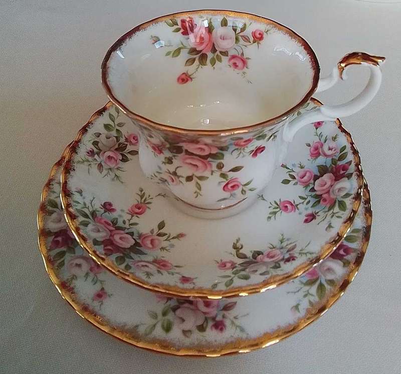 Royal Albert   -  Cottage Garden   -  Trio
