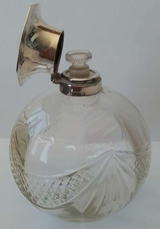 BIRMINGHAM 1938   -  Art  Deco  -  Silver Top Perfume Bottle