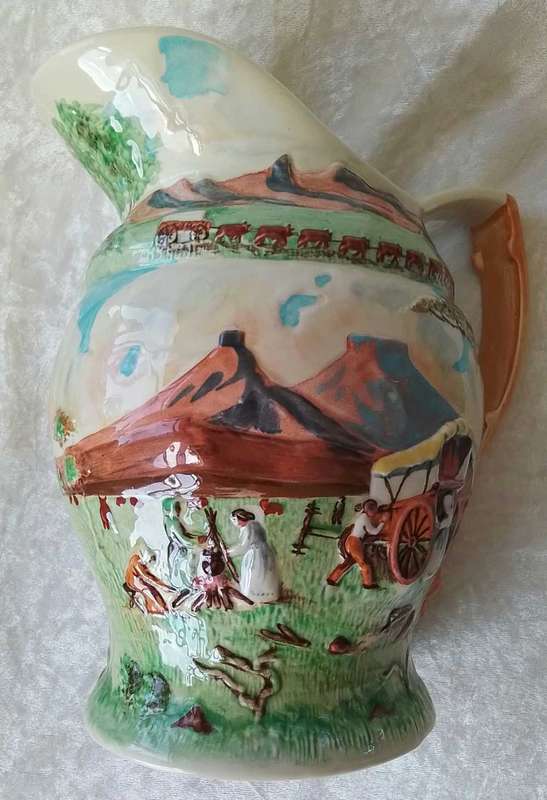 Crown Devon " OM DIE KAMPVUUR " Musical Jug