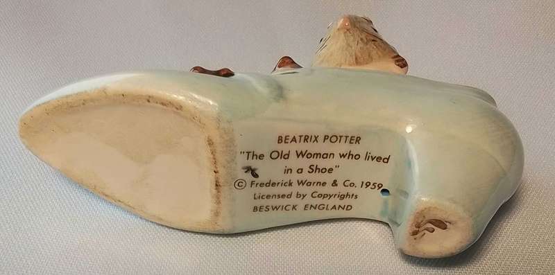 Beswick  Beatrix  Potter  - The Old Woman who lived in a Shoe