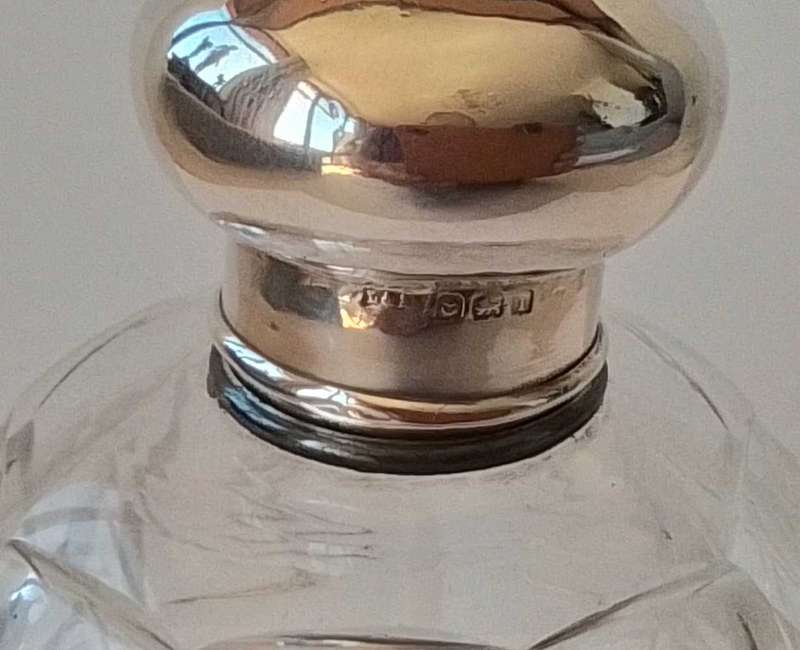 BIRMINGHAM 1910  -  Silver Top Perfume Bottle