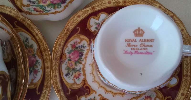 Royal Albert   -  23 pc  LADY HAMILTON   -  Tea  Set
