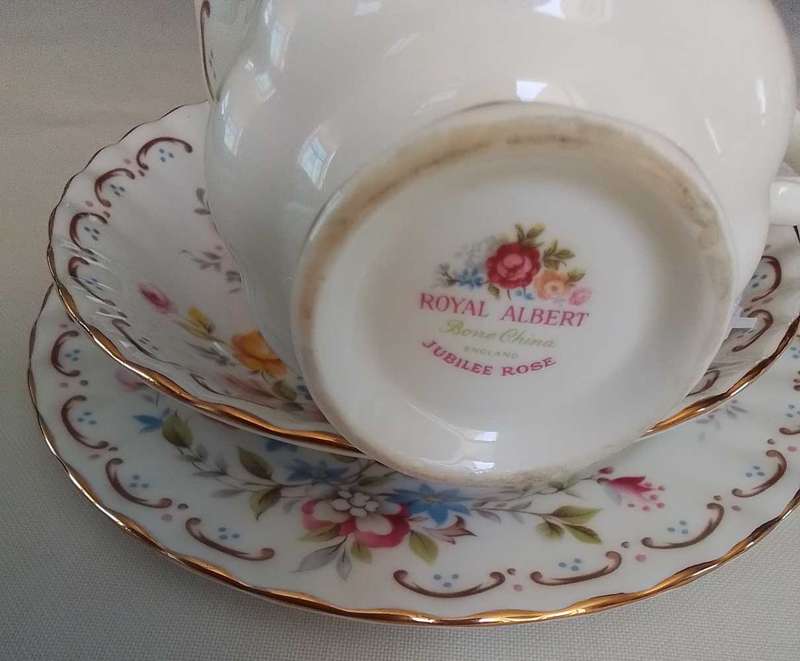 Royal Albert  - JUBILEE ROSE   -  Trio