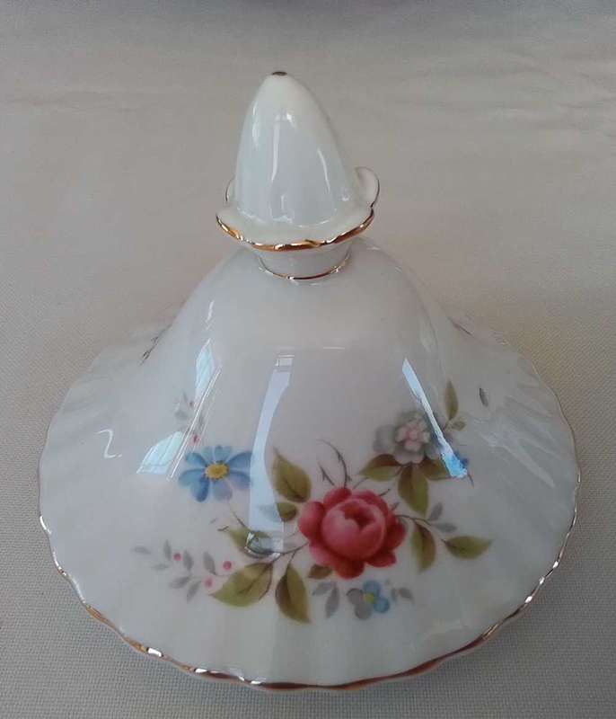 Royal Albert  -  Jubilee Rose  -  Tea Pot Lid