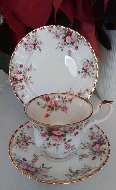 Royal Albert   -  Cottage Garden   -  Trio