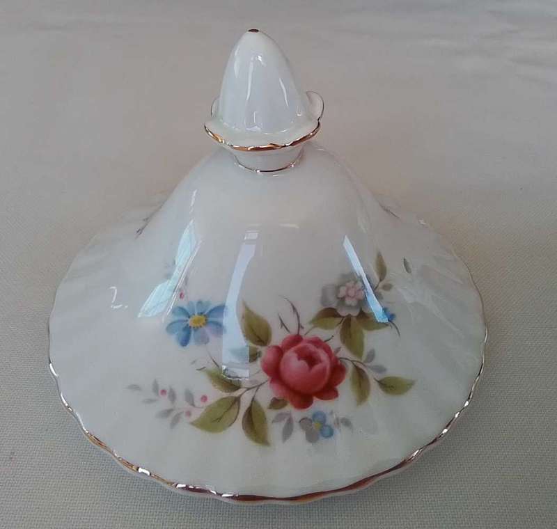 Royal Albert  -  Jubilee Rose  -  Tea Pot Lid