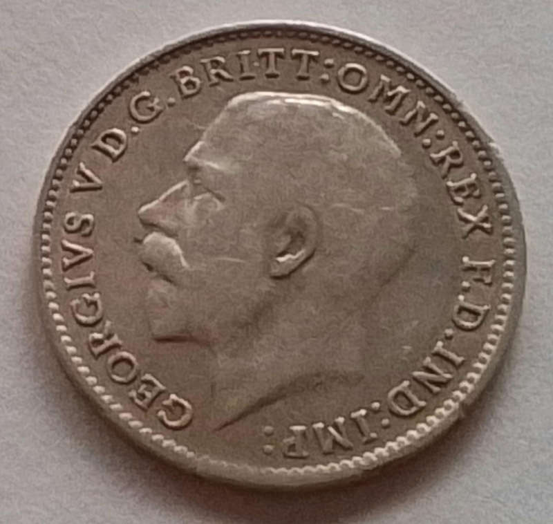 1918  -  British  3  Pence  Coin   [C118]