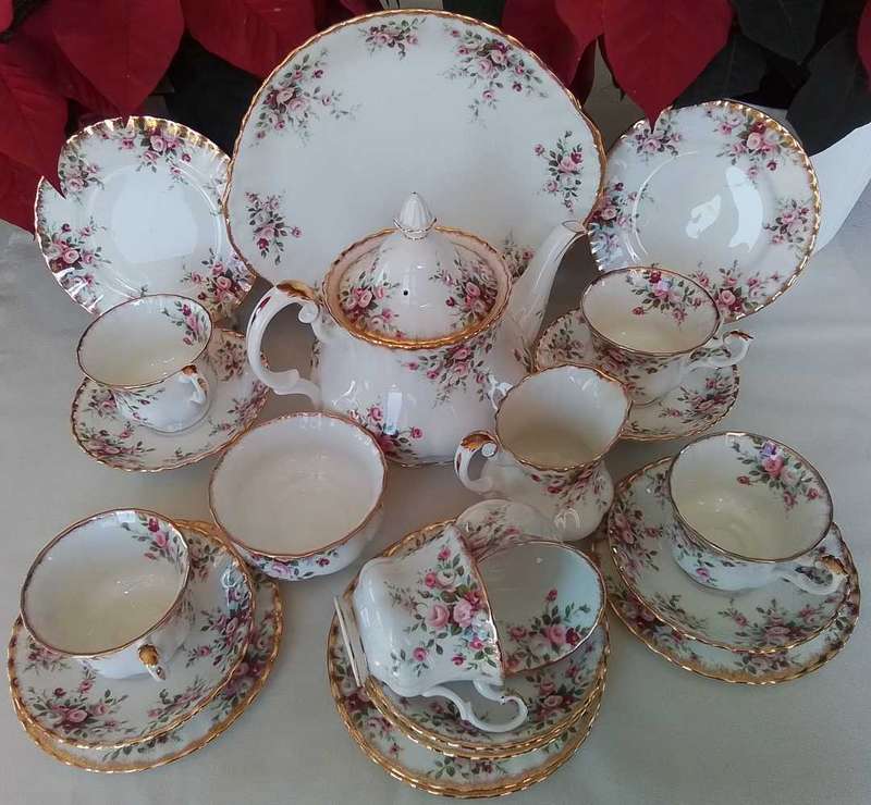 Royal Albert   -  COTTAGE GARDEN   -  23 pc Tea Set