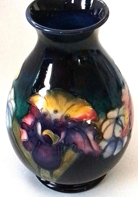 Moorcroft   `` Orchid``   Vase