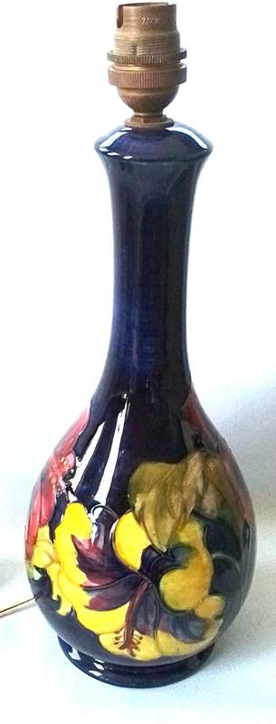 Moorcroft      ``HIBISCUS``    Lamp