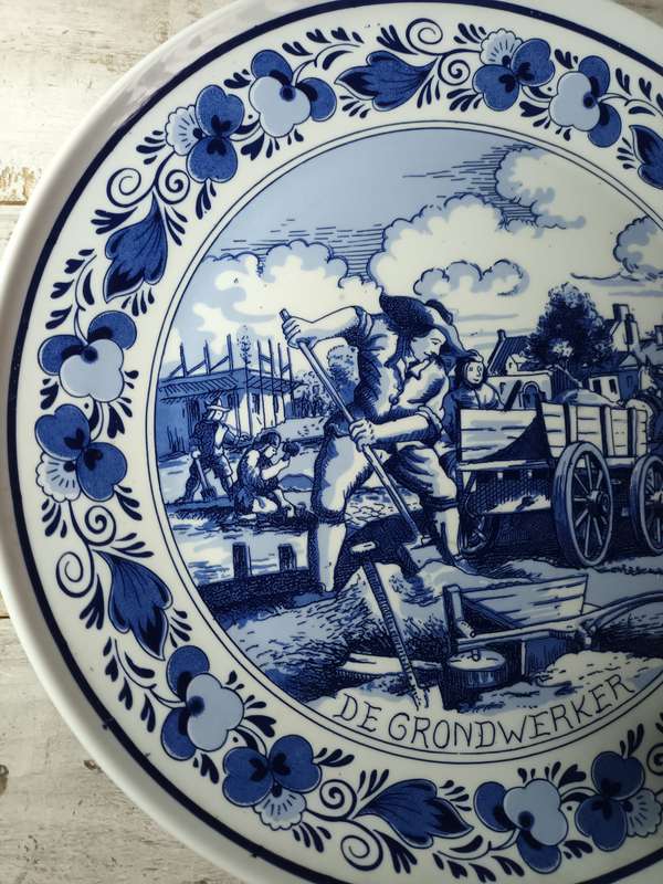 Delftware 'De Grondwerker' Series No 1493 Plate