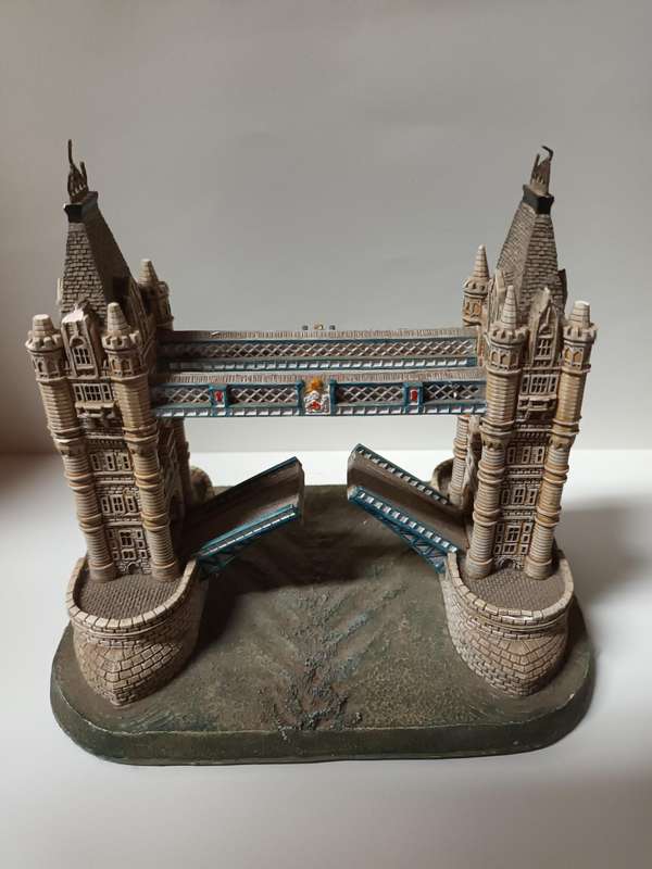 Lilliput Lane Tower Bridge Model