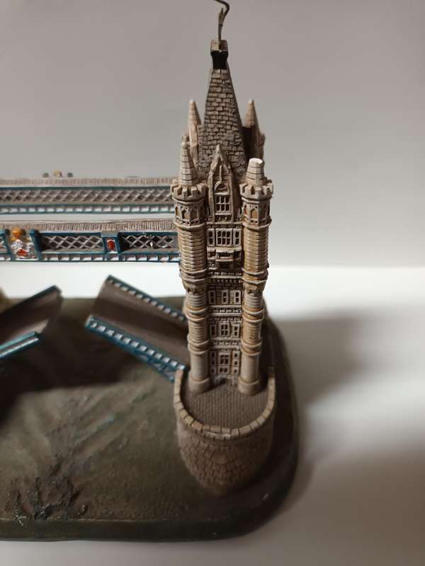 Lilliput Lane Tower Bridge Model