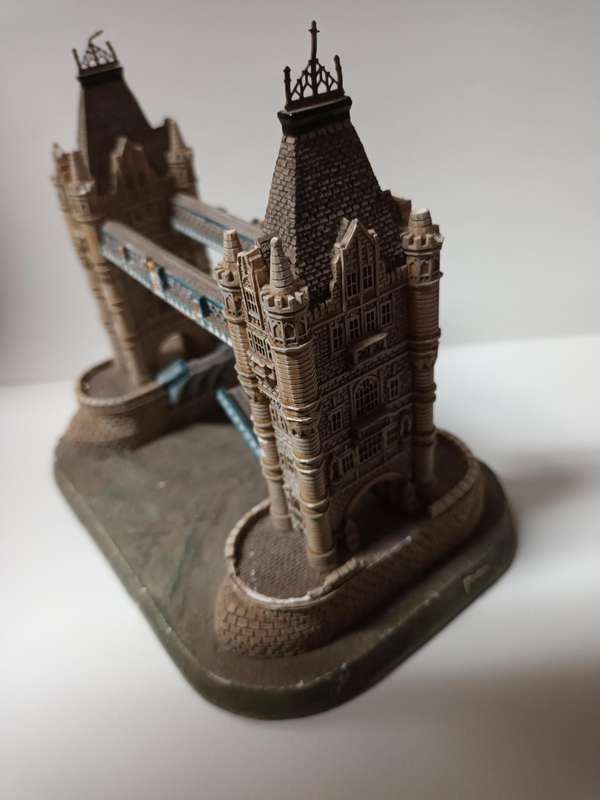 Lilliput Lane Tower Bridge Model