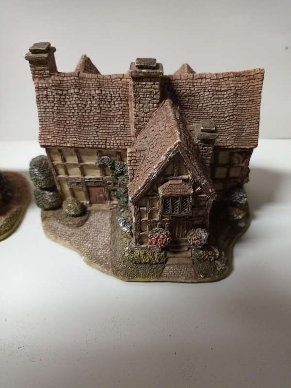Two Lilliput Lane Cottage Models