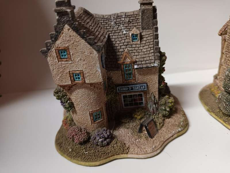 Two Lilliput Lane Cottage Models