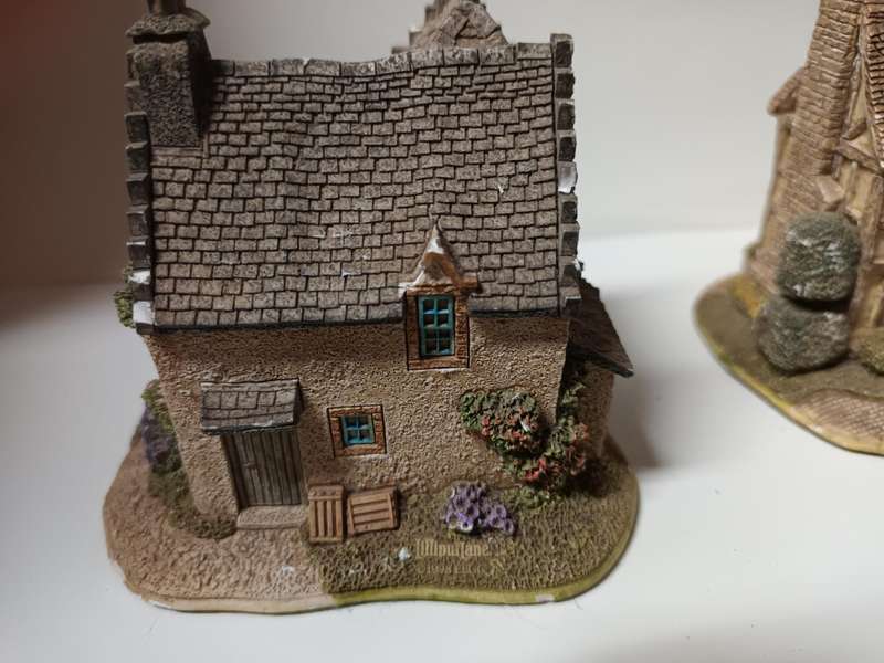 Two Lilliput Lane Cottage Models